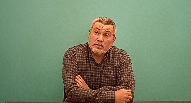 Эдуард Атаев. Стопкадр из видео «Кавказского узла» «Штаб Навального появился в Дагестане вопреки угрозам» https://www.kavkaz-uzel.eu/videos/6658 Эдуард Атаев. Стопкадр из видео «Кавказского узла» «Штаб Навального появился в Дагестане вопреки угрозам» https://www.kavkaz-uzel.eu/videos/6658