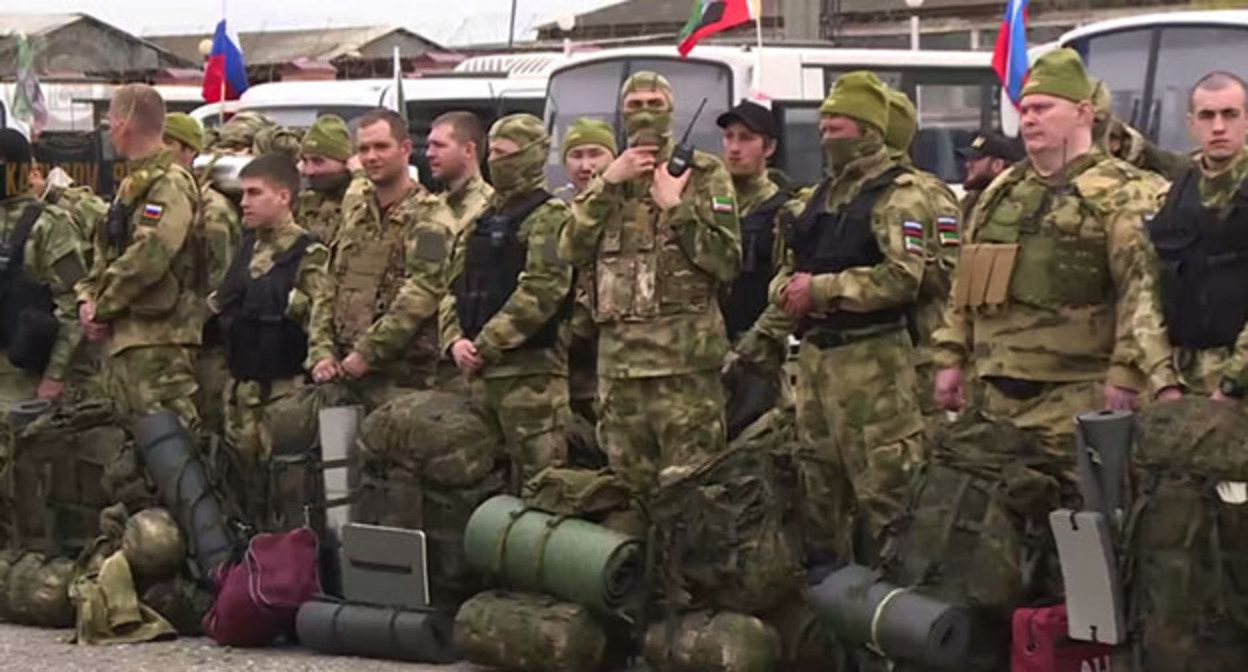 Добровольцы из Чечни перед отправкой на Украину. Фото: Шамиль Мазиев /ИА "Грозный-информ" https://grozny-inform.ru/news/ukraina/139215/ Добровольцы из Чечни перед отправкой на Украину. Фото: Шамиль Мазиев /ИА "Грозный-информ" https://grozny-inform.ru/news/ukraina/139215/