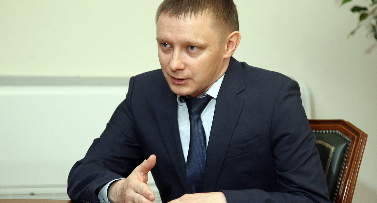  Роман Попов. Фото пресс-службы администрации Камызякского района. 
https://astrakhan.su/news/u-kamyzjakskogo-rajona-novyj-glava/ 