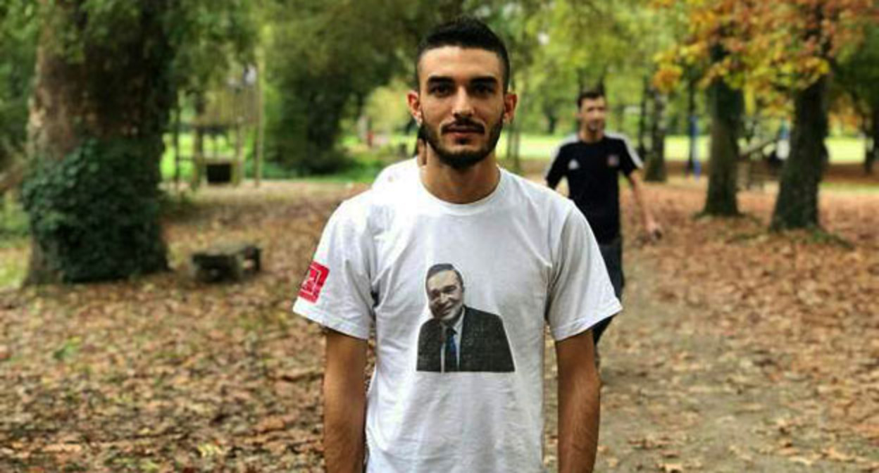 Блогер Мухаммад Мирзали. Скриншот http://www.massa.az/news/az/4998/arestovan-zyat-blogera-kotoryj-nahoditsya-v-politemigracii Блогер Мухаммад Мирзали. Скриншот http://www.massa.az/news/az/4998/arestovan-zyat-blogera-kotoryj-nahoditsya-v-politemigracii