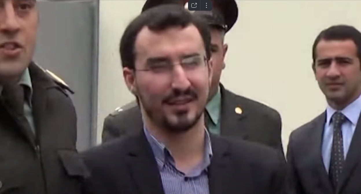 Конвоирование Талеха Багирзаде. Кадр видео haqq sunna https://www.youtube.com/watch?v=MPjaXBsKwD4 Конвоирование Талеха Багирзаде. Кадр видео haqq sunna https://www.youtube.com/watch?v=MPjaXBsKwD4