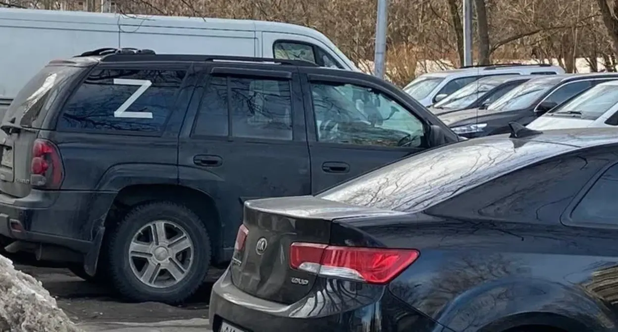 Машина со знаком Z. Фото https://yandex.ru/news/story/VNalchike_otec_zastavil_devochku_otdirat_naklejku_Z_schuzhoj_mashiny--67c07ddc880b34591953d27220d2df84 Машина со знаком Z. Фото https://yandex.ru/news/story/VNalchike_otec_zastavil_devochku_otdirat_naklejku_Z_schuzhoj_mashiny--67c07ddc880b34591953d27220d2df84