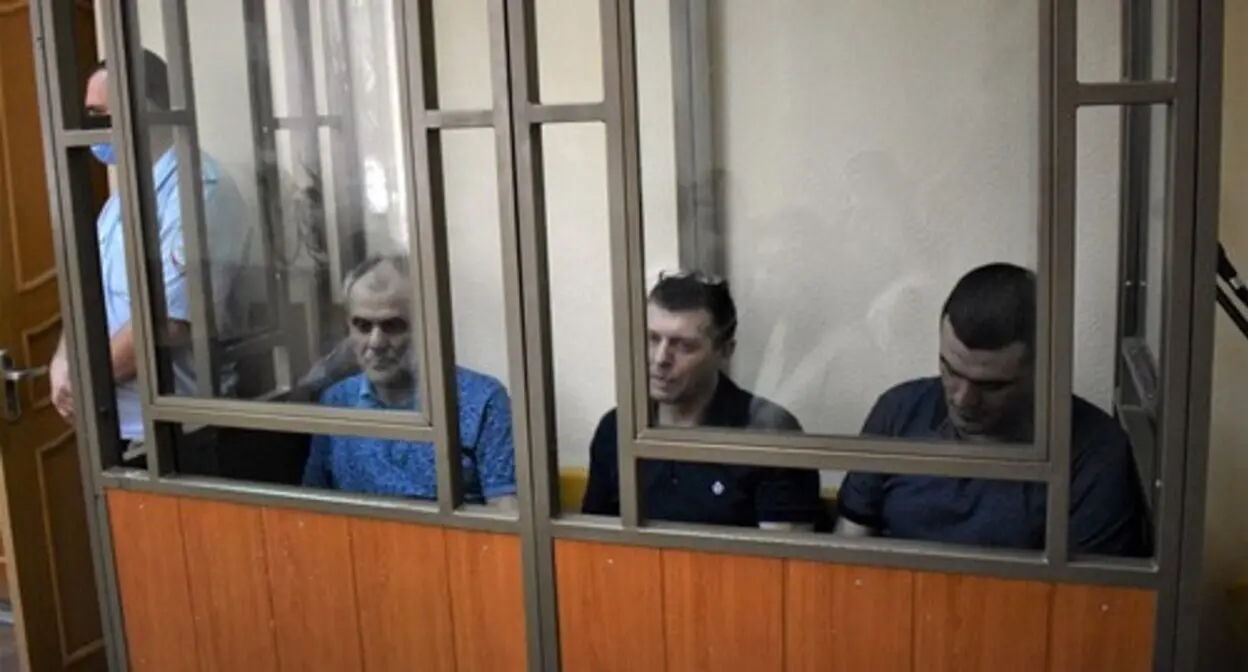 Вилен Аванесов, Александр Парков, Арсен Аванесов в зале суда, 2021 год. Фото: К. Волгин для "Кавказского узла". Вилен Аванесов, Александр Парков, Арсен Аванесов в зале суда, 2021 год. Фото: К. Волгин для "Кавказского узла".