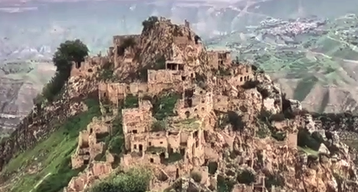 Древние постройки в ауле Гамсутль. Стоп-кадр видео в паблике historical_club в Instagram*. https://www.instagram.com/p/BkS87OyHka_/ Древние постройки в ауле Гамсутль. Стоп-кадр видео в паблике historical_club в Instagram*. https://www.instagram.com/p/BkS87OyHka_/