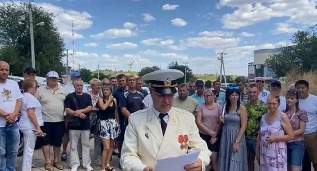 Жители Волгограда обратились к Путину из-за проблем с канализацией. Скриншот видео https://www.youtube.com/watch?v=c6JTElD3xD4 Жители Волгограда обратились к Путину из-за проблем с канализацией. Скриншот видео https://www.youtube.com/watch?v=c6JTElD3xD4