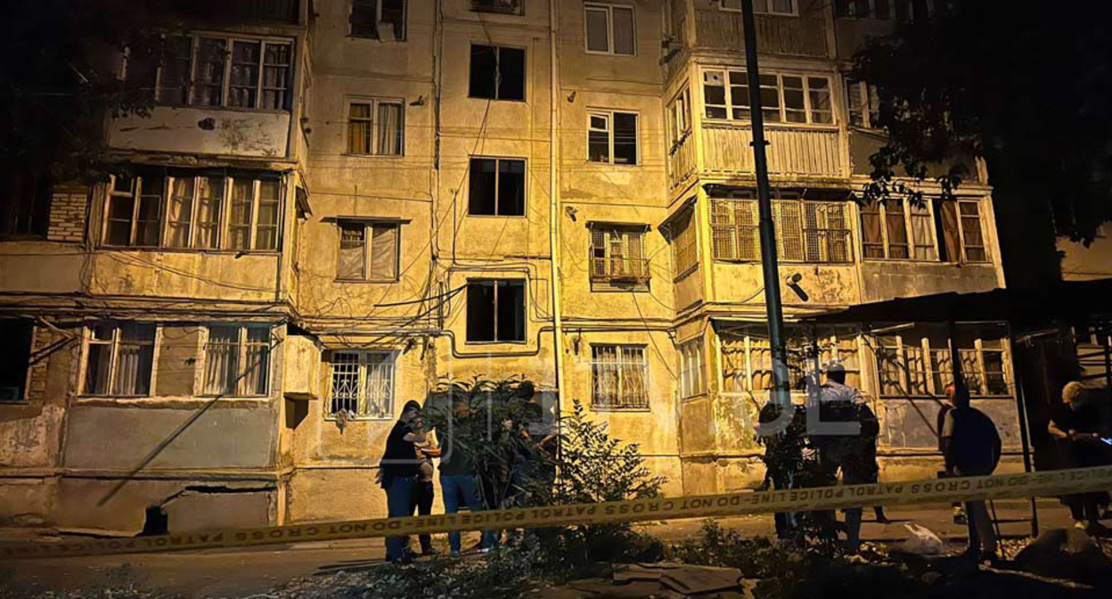 Эвакуация 30 семей из четырехэтажного аварийного дома Самгорского района Тбилиси. Фото 1tv.GE https://www.newsgeorgia.ge/iz-avarijnogo-doma-v-varketili-v-tbilisi-srochno-vyseljajut-zhilcov/ Эвакуация 30 семей из четырехэтажного аварийного дома Самгорского района Тбилиси. Фото 1tv.GE https://www.newsgeorgia.ge/iz-avarijnogo-doma-v-varketili-v-tbilisi-srochno-vyseljajut-zhilcov/