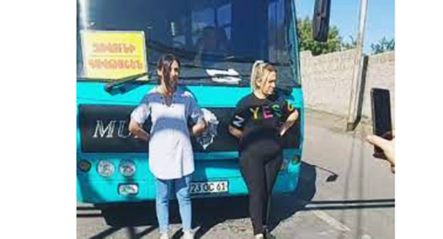 Жители села Зовуни сегодня перекрывали дорогу с требованием вернуть им прежний тариф на транспорт. 10 сентября 2022 г. Скриншот видео https://www.youtube.com/watch?v=L33LLfTlk34 Жители села Зовуни сегодня перекрывали дорогу с требованием вернуть им прежний тариф на транспорт. 10 сентября 2022 г. Скриншот видео https://www.youtube.com/watch?v=L33LLfTlk34