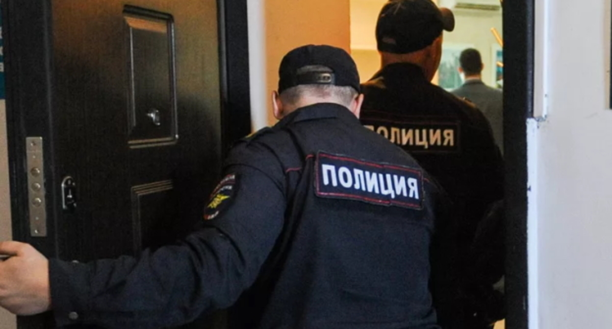 Сотрудники полиции, фото: Елена Синеок, "Юга.ру" Сотрудники полиции, фото: Елена Синеок, "Юга.ру"