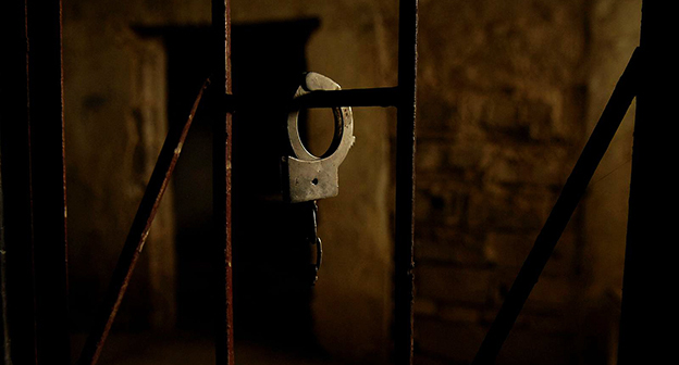 Наручники. Фото: https://nara.getarchive.net Наручники. Фото: https://nara.getarchive.net