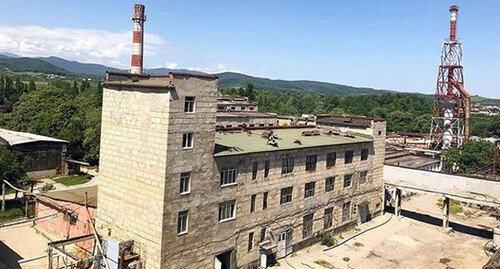 Здание на территории завода "Гидрометаллург". Фото: пресс-служба ОАО "Гидрометаллург" https://www.instagram.com/p/Bz8Nam4HQma/ Здание на территории завода "Гидрометаллург". Фото: пресс-служба ОАО "Гидрометаллург" https://www.instagram.com/p/Bz8Nam4HQma/