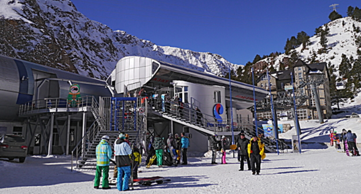 Очередь на подъемник на курорте Эльбрус, фото: resort-elbrus.ru Очередь на подъемник на курорте Эльбрус, фото: resort-elbrus.ru