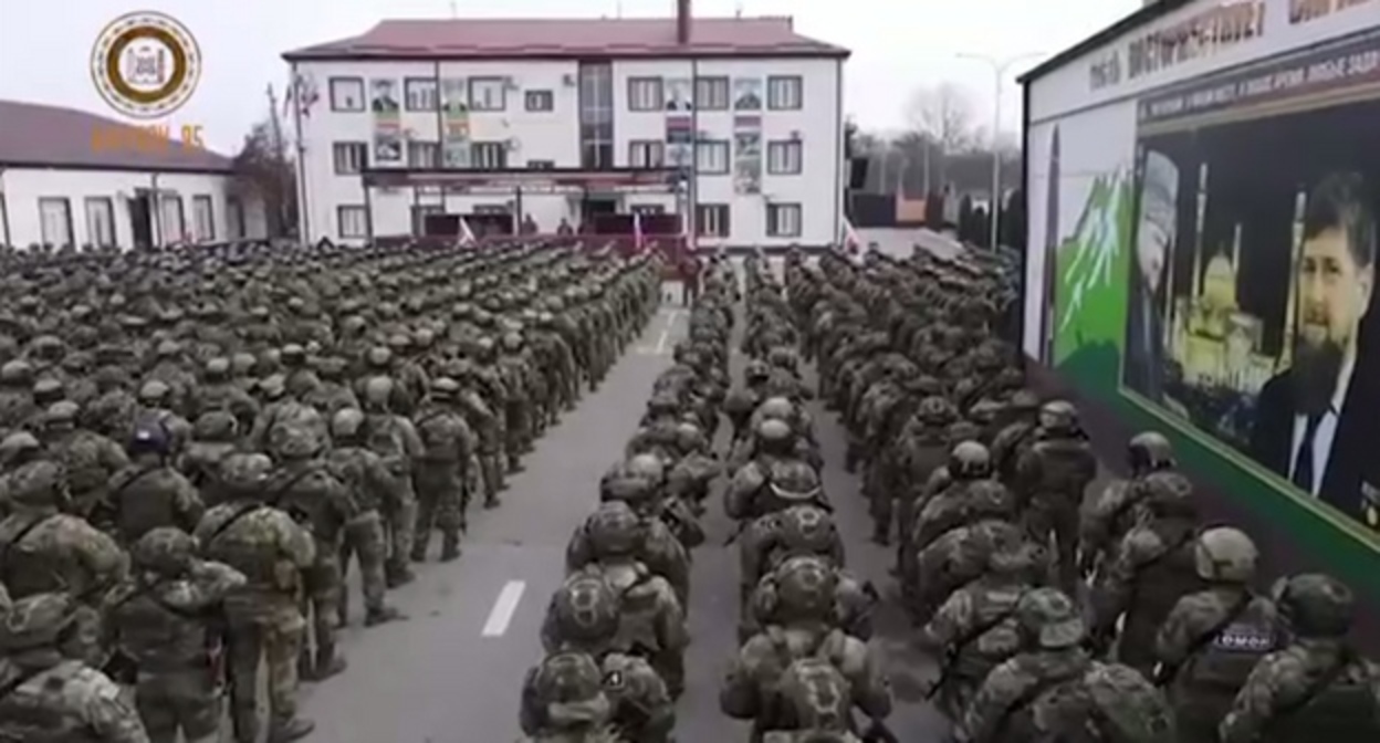Бойцы "Ахмата-1". Кадр видео, опубликованного Рамзаном Кадыровым https://t.me/RKadyrov_95/3133 Бойцы "Ахмата-1". Кадр видео, опубликованного Рамзаном Кадыровым https://t.me/RKadyrov_95/3133