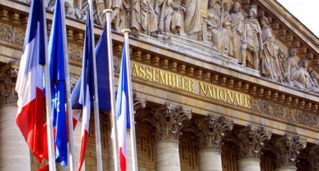 Парламент Франции, фото: https://ru.wikipedia.org/wiki/%D0%9F%D0%B0%D1%80%D0%BB%D0%B0%D0%BC%D0%B5%D0%BD%D1%82_%D0%A4%D1%80%D0%B0%D0%BD%D1%86%D0%B8%D0%B8 Парламент Франции, фото: https://ru.wikipedia.org/wiki/%D0%9F%D0%B0%D1%80%D0%BB%D0%B0%D0%BC%D0%B5%D0%BD%D1%82_%D0%A4%D1%80%D0%B0%D0%BD%D1%86%D0%B8%D0%B8
