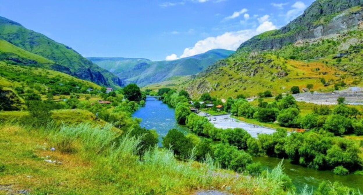 Река Кура. Фото: https://ru.wikipedia.org/wiki/Кура Река Кура. Фото: https://ru.wikipedia.org/wiki/Кура
