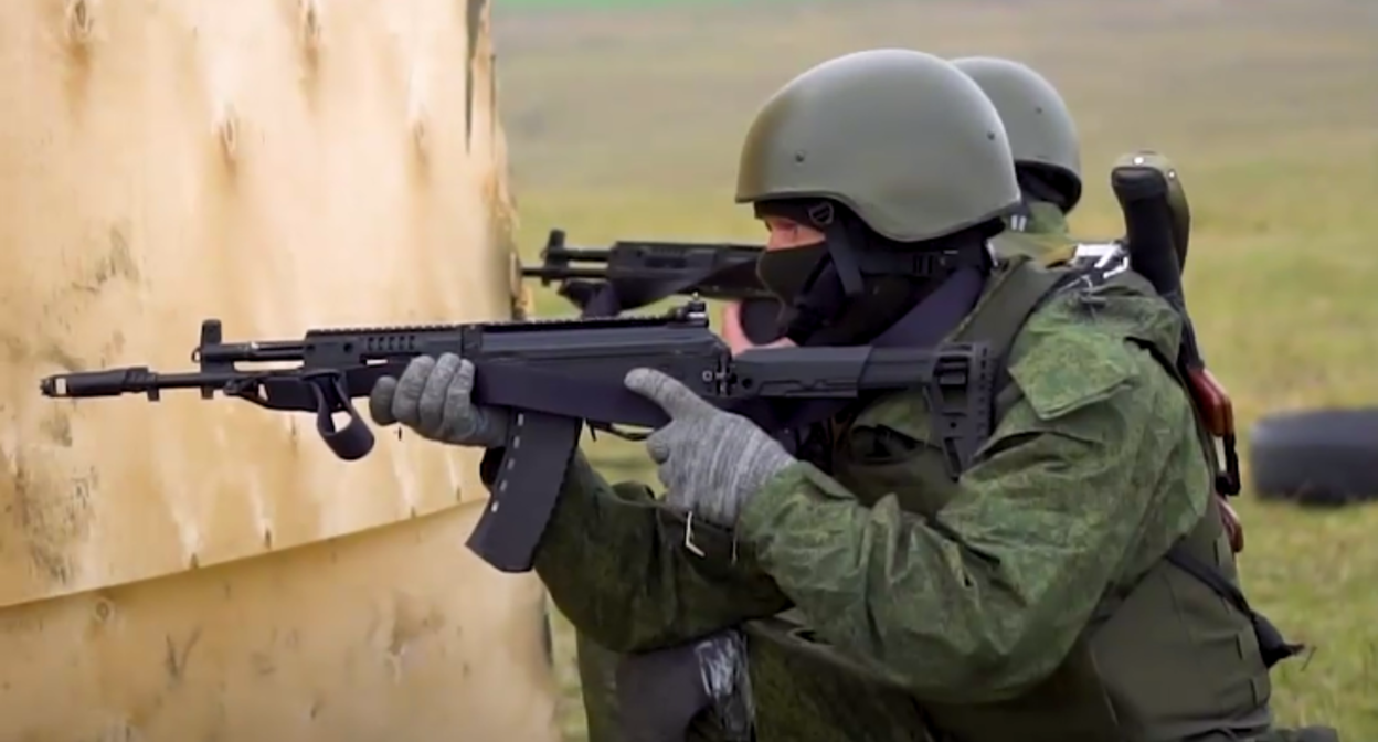 Российские военные. Стоп-кадр видео из ТГ-канала Минобороны России от 02.12.22, https://t.me/mod_russia/22280. Российские военные. Стоп-кадр видео из ТГ-канала Минобороны России от 02.12.22, https://t.me/mod_russia/22280.
