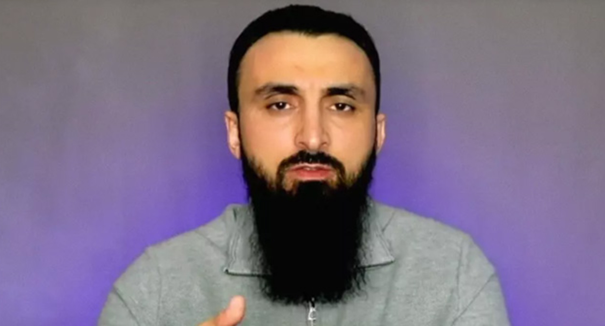 Тумсо Абдурахманов. Скриншот видео YouTube-канал ABU-SADDAM SHISHANI Тумсо Абдурахманов. Скриншот видео YouTube-канал ABU-SADDAM SHISHANI