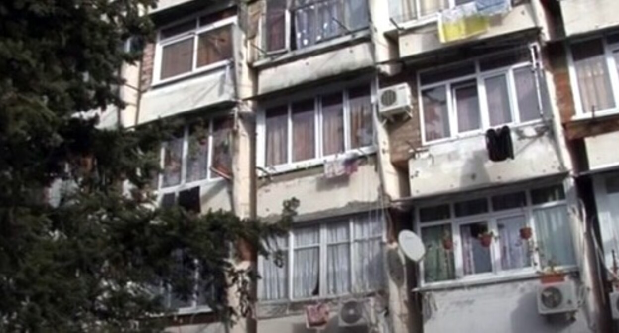 Фасад аварийного дома по улице Видовой. Фото Светланы Кравченко для "Кавказского узла" Фасад аварийного дома по улице Видовой. Фото Светланы Кравченко для "Кавказского узла"