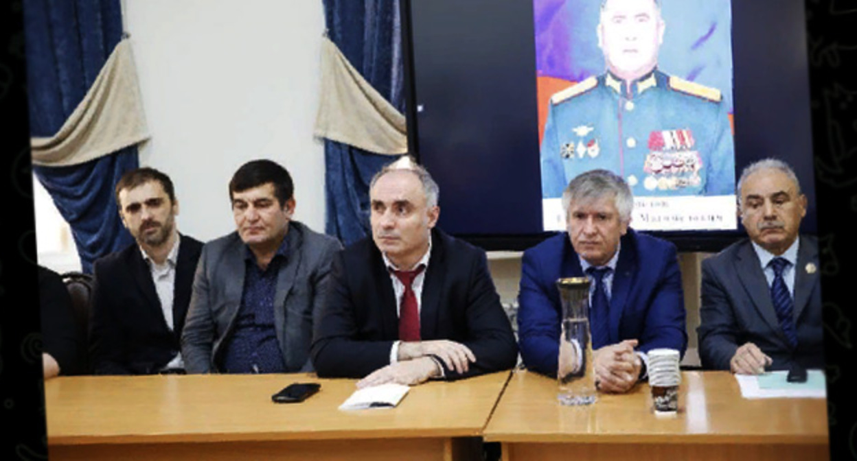 Вечер памяти героя Гаджикурбана Магомедова прошёл в Дагестане.
Скриншот https://t.me/minobrnauki_rd/5275?single Вечер памяти героя Гаджикурбана Магомедова прошёл в Дагестане.
Скриншот https://t.me/minobrnauki_rd/5275?single