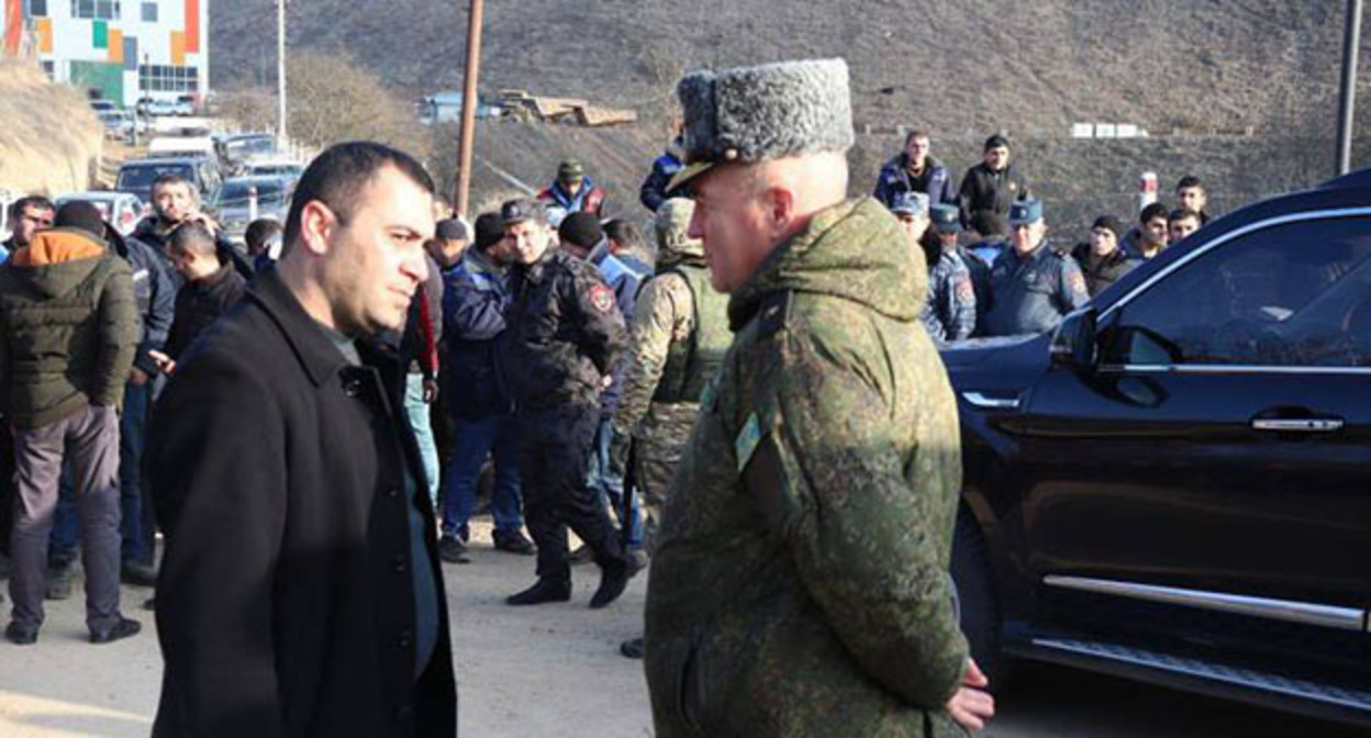 На месте ситуации в Лачинском коридоре. 13 декабря 2022 г. Фото:
https://armeniatoday.news/society-ru/560571/ На месте ситуации в Лачинском коридоре. 13 декабря 2022 г. Фото:
https://armeniatoday.news/society-ru/560571/