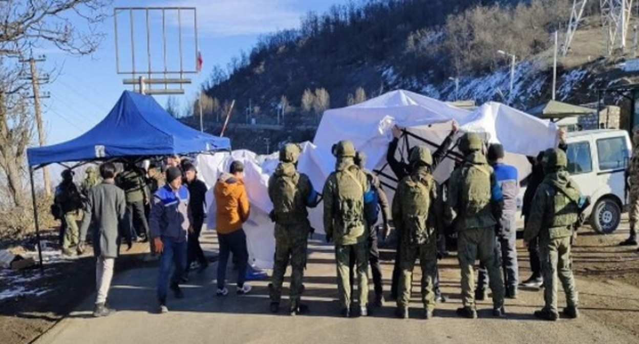 Блокирование Лачинского коридора, фото: https://www.turan.az/ext/news/2022/12/free/politics_news/ru/12684.htm Блокирование Лачинского коридора, фото: https://www.turan.az/ext/news/2022/12/free/politics_news/ru/12684.htm