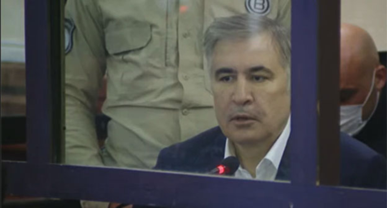 Михаил Саакашвили в зале суда. Скриншот видео youtube.com Михаил Саакашвили в зале суда. Скриншот видео youtube.com