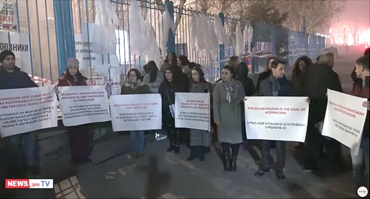 Участники акции протеста в Ереване. 17 декабря 2022 года. Кадр видео News.am https://www.youtube.com/watch?v=0SalWN6WJ0Y Участники акции протеста в Ереване. 17 декабря 2022 года. Кадр видео News.am https://www.youtube.com/watch?v=0SalWN6WJ0Y