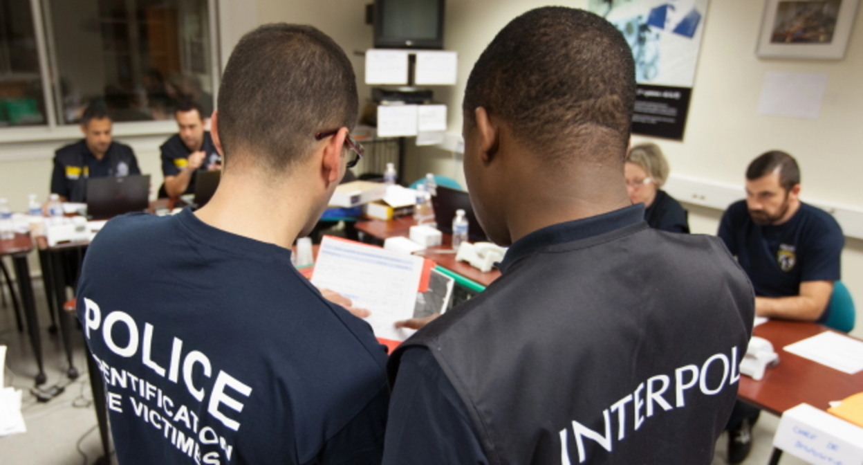Сотрудники полиции и Интерпола, фото: пресс-служба Интерпола. https://www.interpol.int/News-and-Events Сотрудники полиции и Интерпола, фото: пресс-служба Интерпола. https://www.interpol.int/News-and-Events