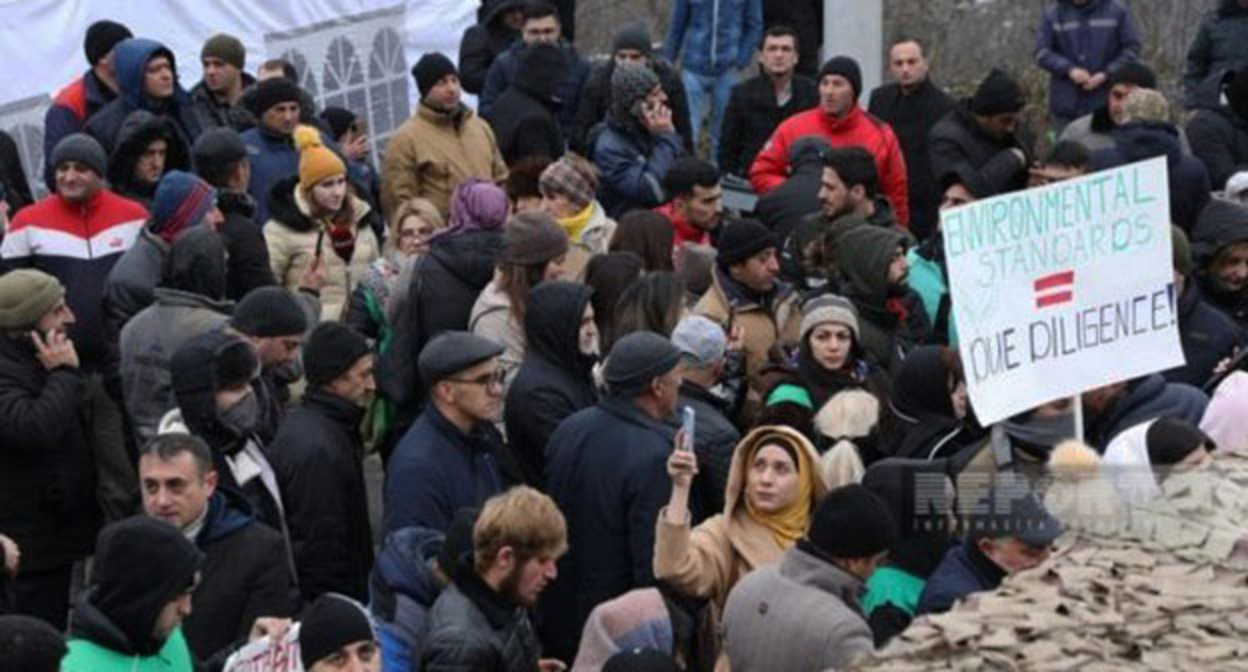 Участники акции протеста в Лачинском коридоре. Фото: https://eadaily.com Участники акции протеста в Лачинском коридоре. Фото: https://eadaily.com