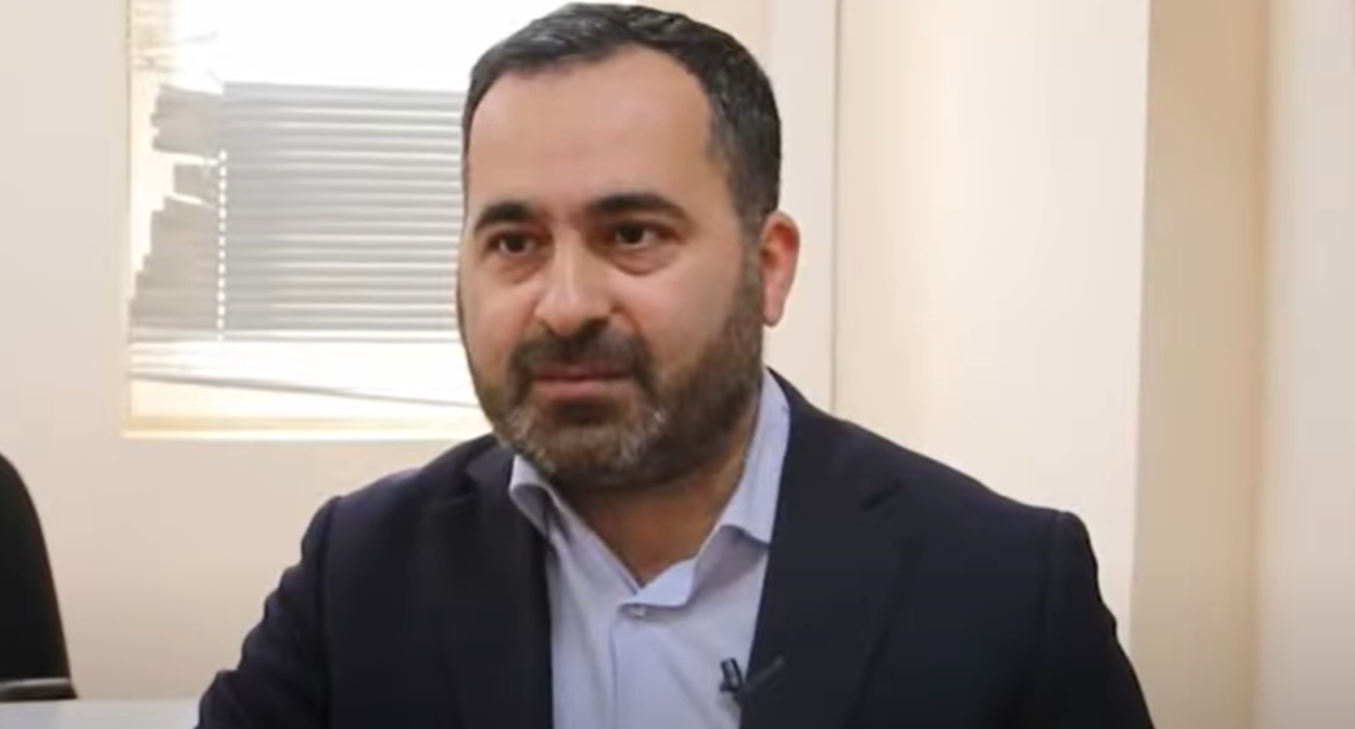 Бахтияр Гаджиев. Стоп-кадр видео в YouTube-канале Baku.tv от 9.12.22, https://www.youtube.com/watch?v=Lbg3SxTYrVQ Бахтияр Гаджиев. Стоп-кадр видео в YouTube-канале Baku.tv от 9.12.22, https://www.youtube.com/watch?v=Lbg3SxTYrVQ