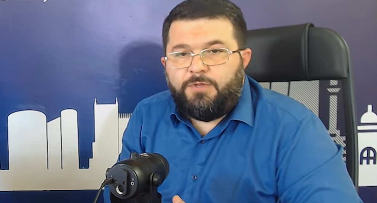 Абид Гафаров. Стоп-кадр видео на YouTube-канале KIM TV от 22.05.22, https://www.youtube.com/watch?v=I3Gg_OtJPns Абид Гафаров. Стоп-кадр видео на YouTube-канале KIM TV от 22.05.22, https://www.youtube.com/watch?v=I3Gg_OtJPns