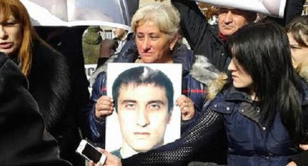 Родственники Владимира Цкаева. 3 ноября 2015 г. Фото Эммы Марзоевой для "Кавказского узла". Родственники Владимира Цкаева. 3 ноября 2015 г. Фото Эммы Марзоевой для "Кавказского узла".