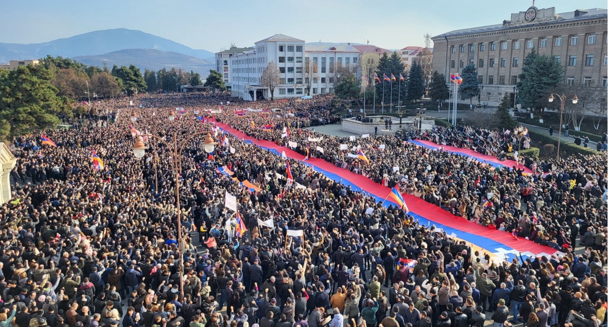 Митинг в Степанакерте. 25 декабря 2022 года. Фото Алвард Григорян для "Кавказского узла". Митинг в Степанакерте. 25 декабря 2022 года. Фото Алвард Григорян для "Кавказского узла".