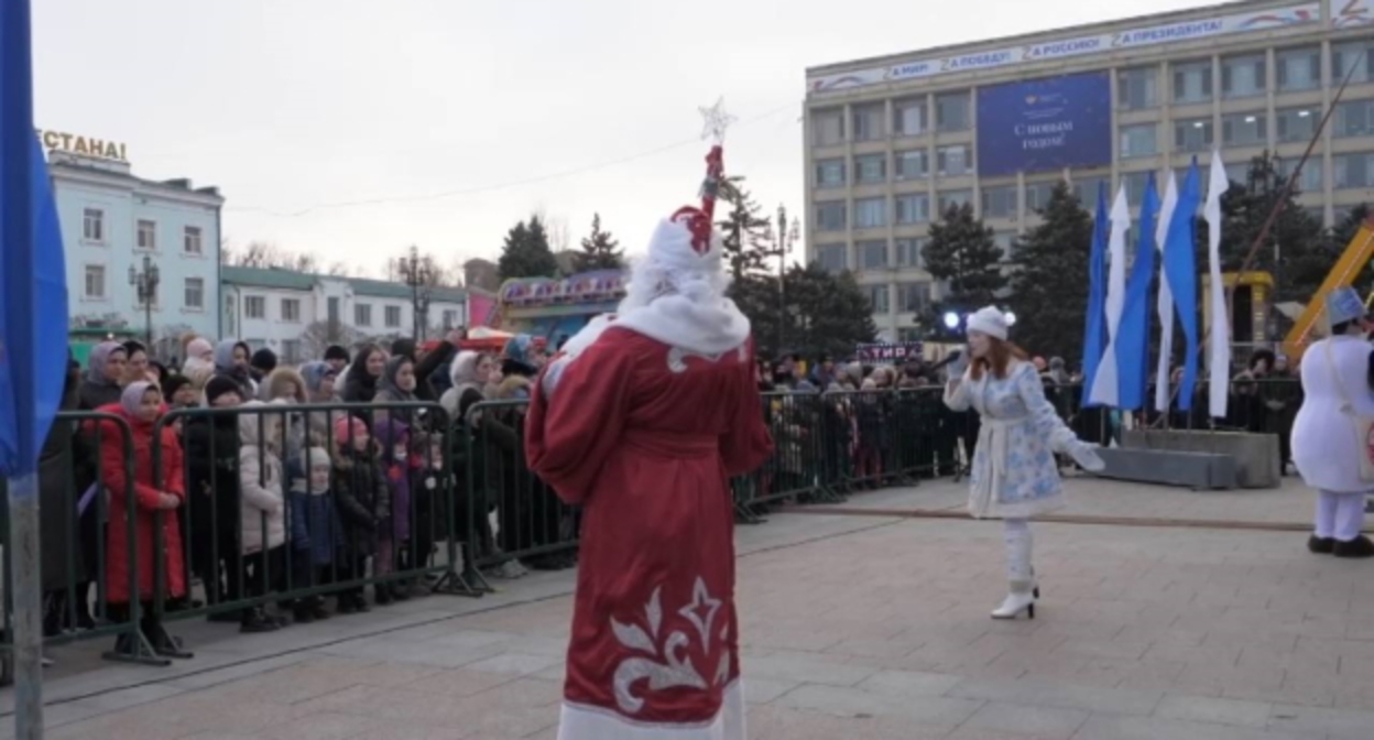 Новогоднее представление в Махачкале, декабрь 2022 год, фото: https://midag.ru/ Новогоднее представление в Махачкале, декабрь 2022 год, фото: https://midag.ru/