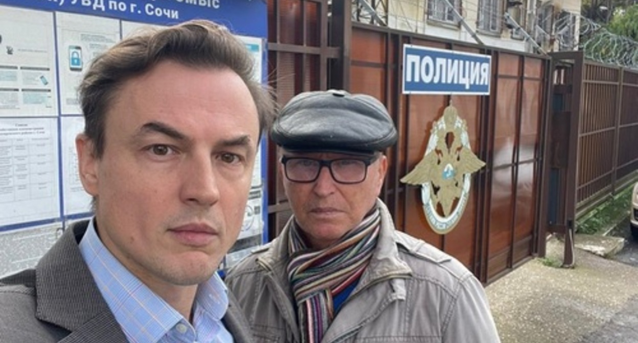 Адвокат Сергей Костюк и обвиняемый Владимир Атаманчук. Фото Светланы Кравченко для "Кавказского узла". Адвокат Сергей Костюк и обвиняемый Владимир Атаманчук. Фото Светланы Кравченко для "Кавказского узла".