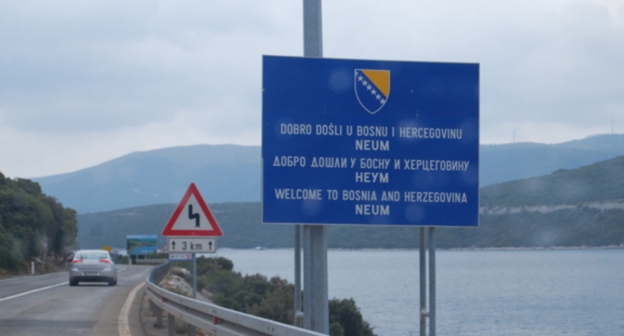 Указатель при въезде в Боснию и Герцеговину, фото: kirpet.ru Указатель при въезде в Боснию и Герцеговину, фото: kirpet.ru