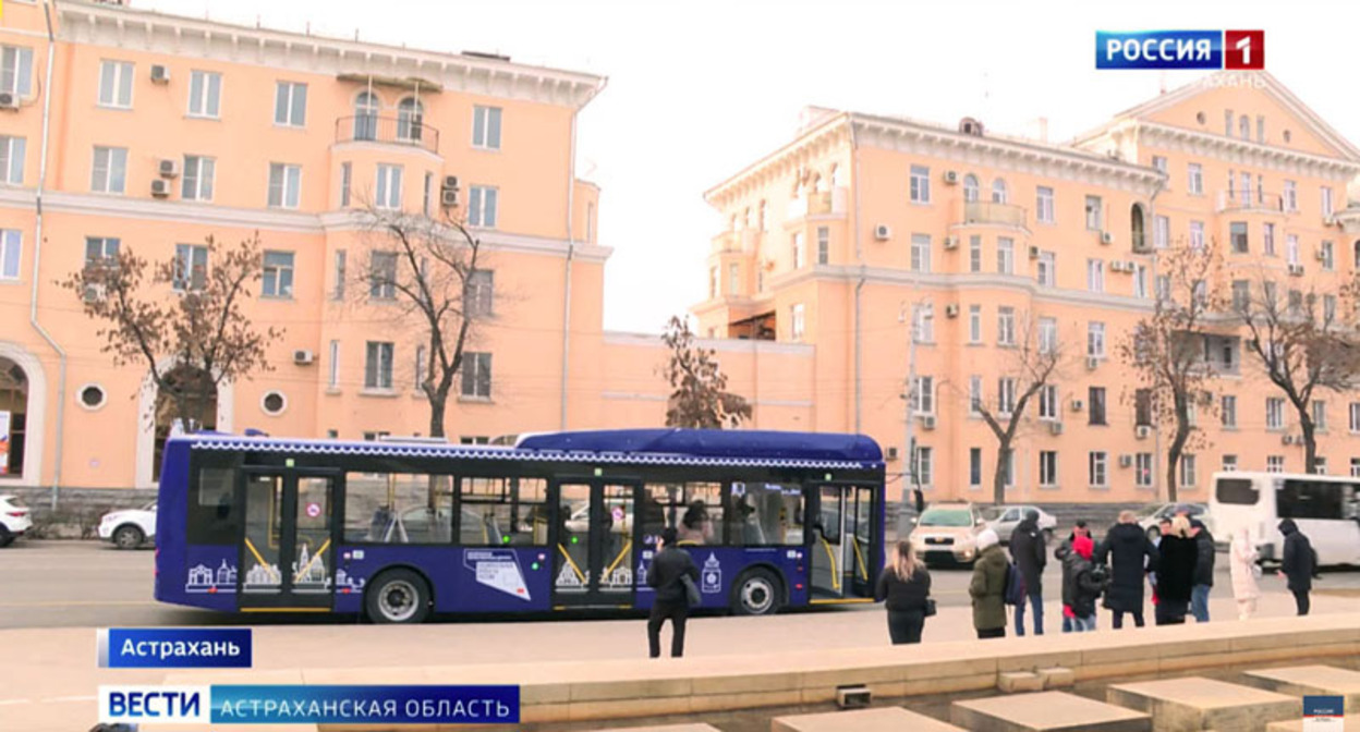 Автобус в Астрахани. Стоп-кадр из видео на странице https://www.youtube.com/watch?v=Am3rY5HclqM Автобус в Астрахани. Стоп-кадр из видео на странице https://www.youtube.com/watch?v=Am3rY5HclqM