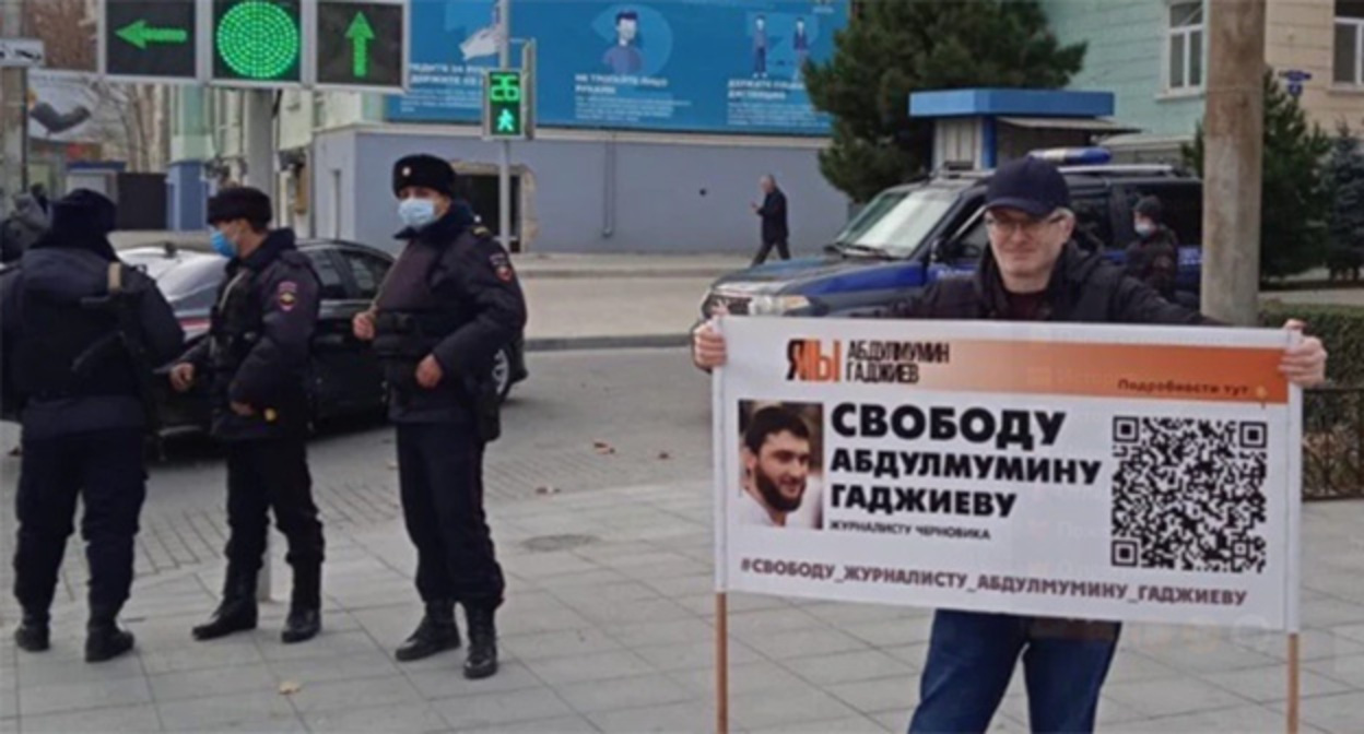 Магомед Магомедов во время пикета. Фото: https://www.kavkazr.com/ Магомед Магомедов во время пикета. Фото: https://www.kavkazr.com/