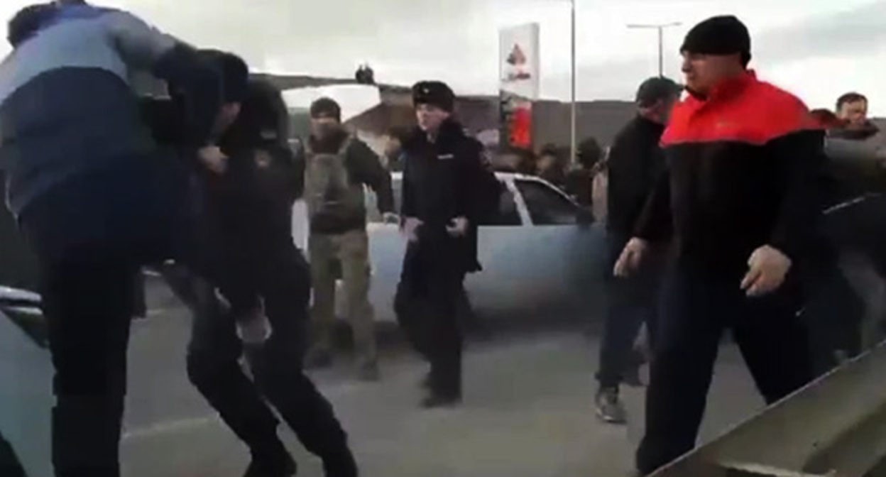 Протест в Каякенте. Скриншот видео https://charter97.org/ru/news/2023/1/3/530671/ Протест в Каякенте. Скриншот видео https://charter97.org/ru/news/2023/1/3/530671/