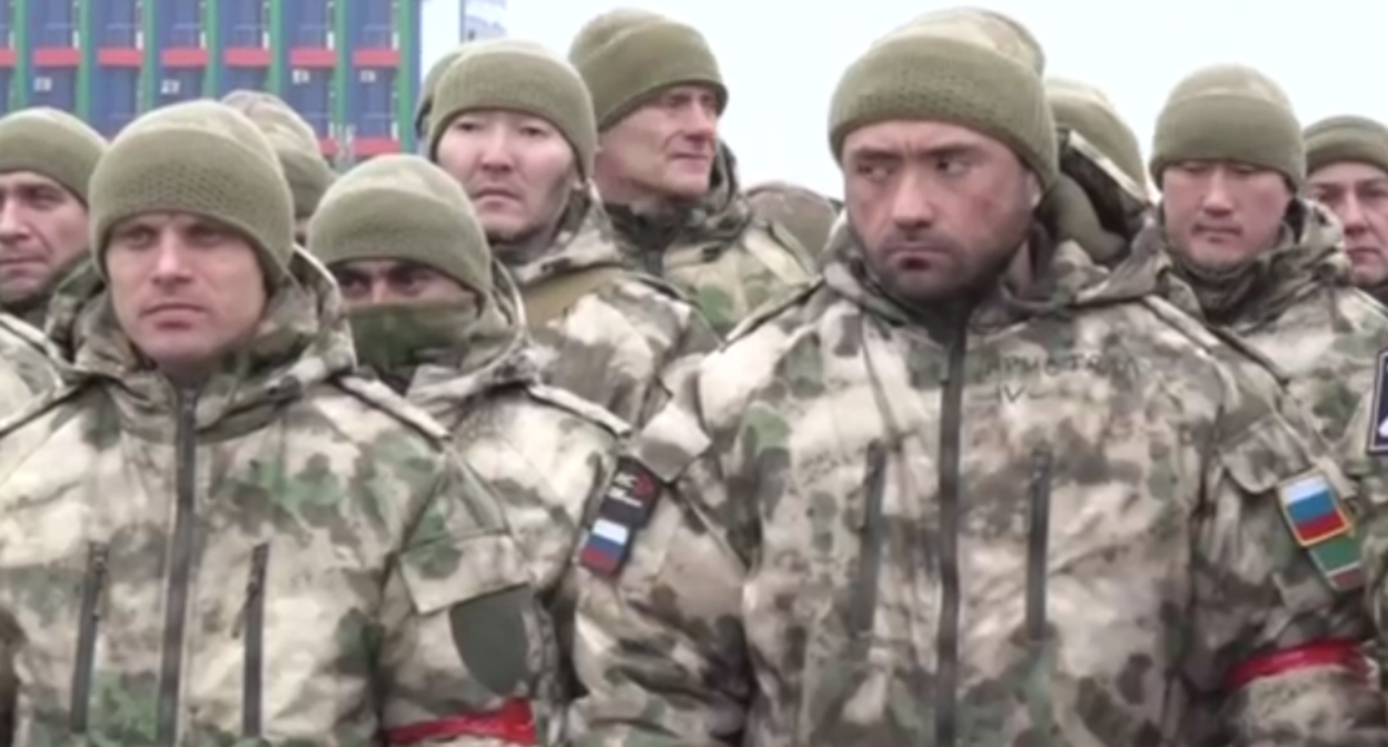 Добровольцы в аэропорту Грозного. Стоп-кадр видео из ТГ-канада Рамзана Кадырова от 10.12.22, https://t.me/RKadyrov_95/3185 Добровольцы в аэропорту Грозного. Стоп-кадр видео из ТГ-канада Рамзана Кадырова от 10.12.22, https://t.me/RKadyrov_95/3185