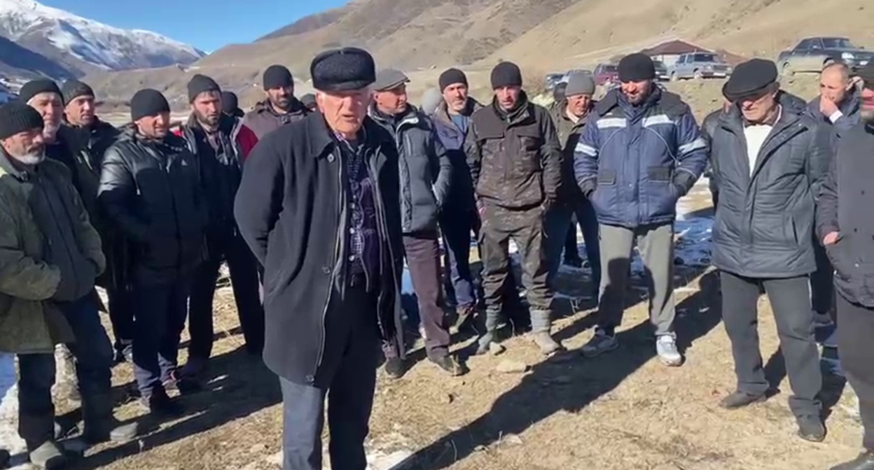 Кадр видеообращения жителей Рутульского района к главе Дагестана https://t.me/novoedelo/14792 Кадр видеообращения жителей Рутульского района к главе Дагестана https://t.me/novoedelo/14792