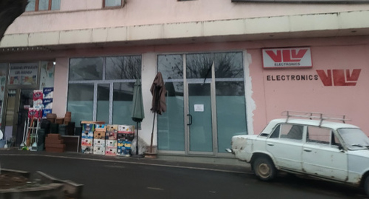 Пустые ящики от овощей и фруктов возле магазина. Нагорный Карабах, декабрь 2022 года. Фото Алвард Григорян для "Кавказского узла" Пустые ящики от овощей и фруктов возле магазина. Нагорный Карабах, декабрь 2022 года. Фото Алвард Григорян для "Кавказского узла"