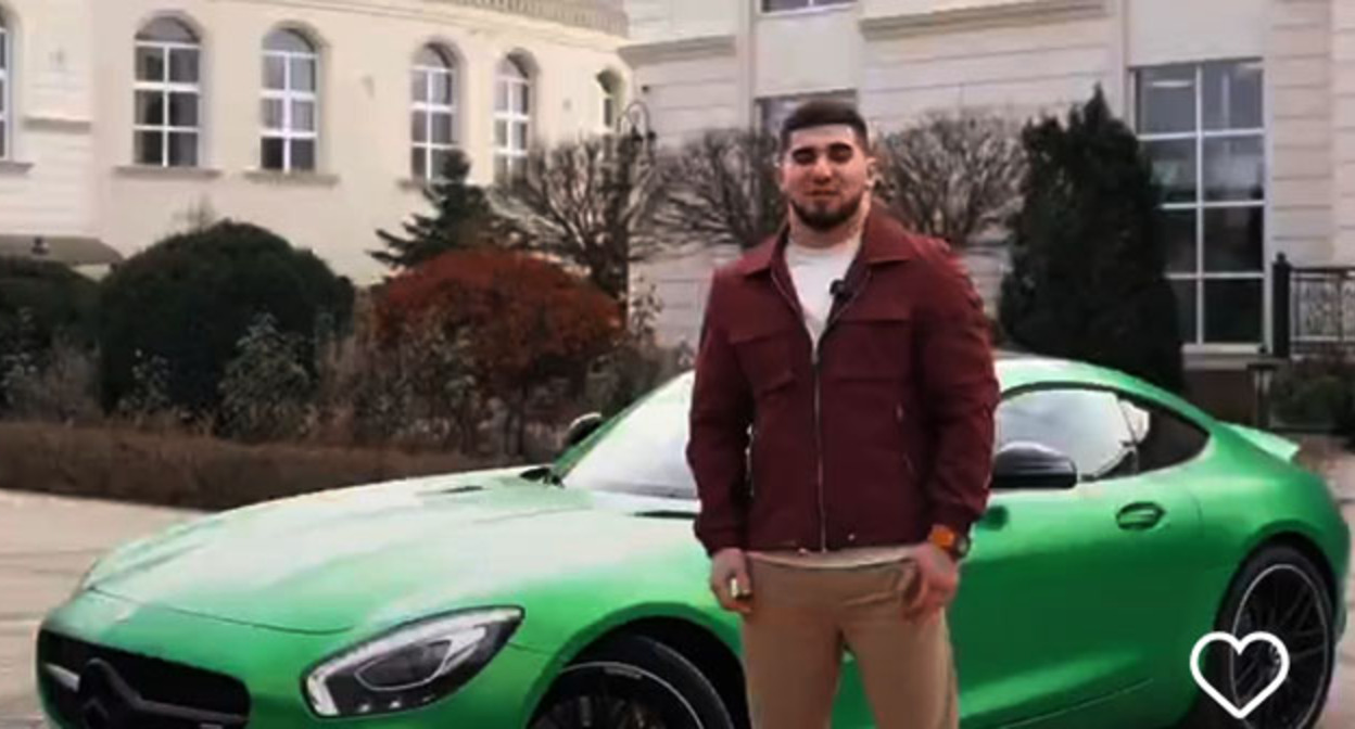 Чеченский спортсмен Асхаб Тамаев в своем блоге в Instagram* объявил розыгрыш автомобиля и 15 iPhone. Cкриншот www.instagram.com/p/CnwqzMKhCN6 * деятельность компании Meta (владеет Facebook, Instagram и WhatsApp) запрещена в России. Чеченский спортсмен Асхаб Тамаев в своем блоге в Instagram* объявил розыгрыш автомобиля и 15 iPhone. Cкриншот www.instagram.com/p/CnwqzMKhCN6 * деятельность компании Meta (владеет Facebook, Instagram и WhatsApp) запрещена в России.