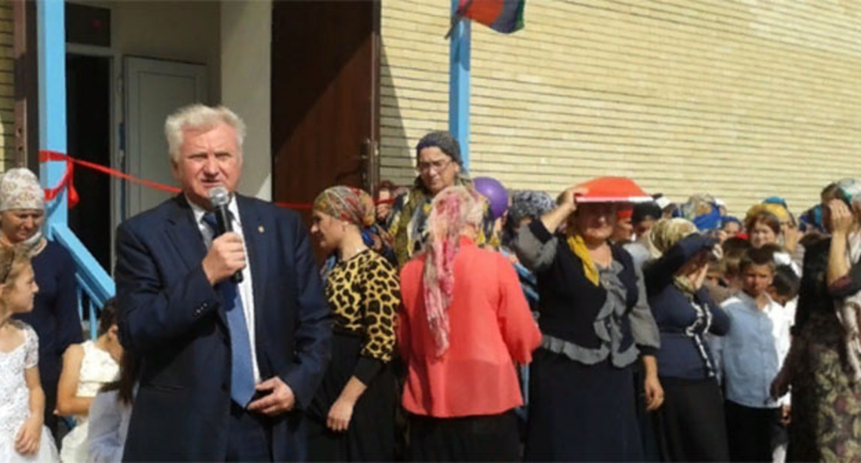 Школа села Уцмиюрт Бабаюртовского района. Фото https://riadagestan.ru Школа села Уцмиюрт Бабаюртовского района. Фото https://riadagestan.ru