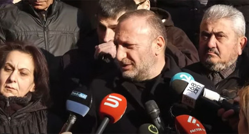 Родные погибших армянских военных провели акцию протеста. Скриншот видео https://www.youtube.com/watch?v=xF9F1qQYdrU