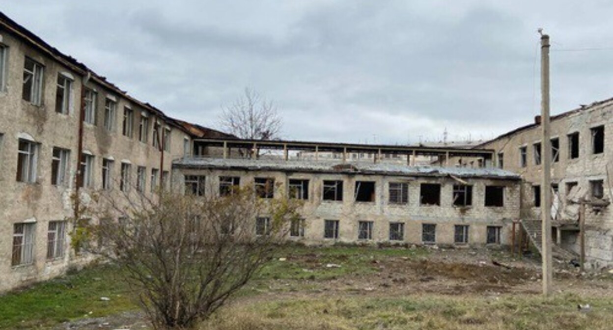 Степанакертская школа №10, поврежденная во время обстрелов. Декабрь 2020 года. Фото Алвард Григорян для "Кавказского узла" Степанакертская школа №10, поврежденная во время обстрелов. Декабрь 2020 года. Фото Алвард Григорян для "Кавказского узла"