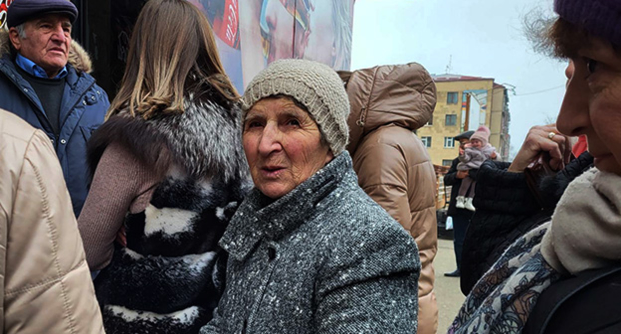 Жители Степанакерта.Фото Алвард Григорян для "Кавказского узла" Жители Степанакерта.Фото Алвард Григорян для "Кавказского узла"