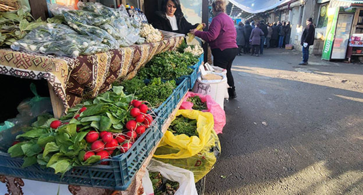 Овощи на рынке в Степанакерте. Фото Алвард Григорян для "Кавказского узла" Овощи на рынке в Степанакерте. Фото Алвард Григорян для "Кавказского узла"