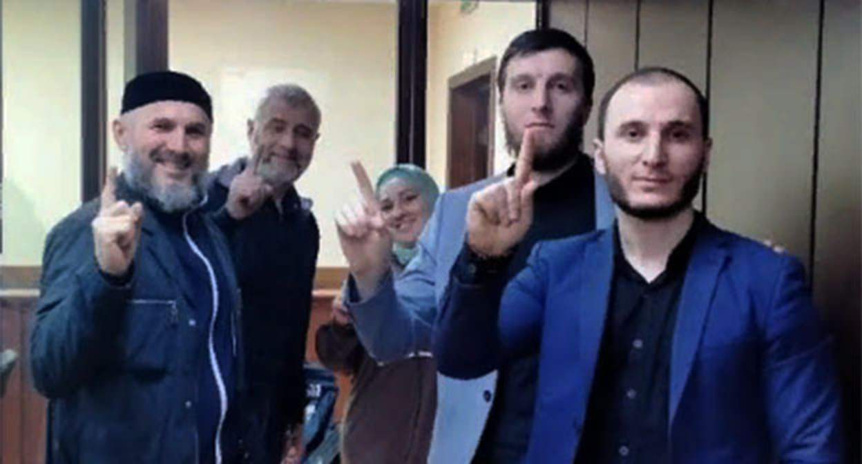 Ингушские оппозиционеры в зале суда. Сентябрь 2021 года. Фото корреспондента "Кавказского узла" Ингушские оппозиционеры в зале суда. Сентябрь 2021 года. Фото корреспондента "Кавказского узла"