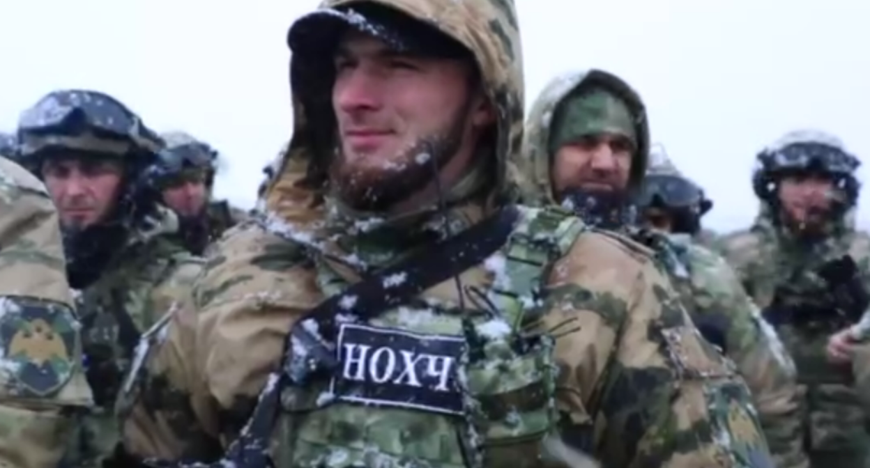 Отправка бойцов ОМОН "Ахмат-1". Стоп-кадр видео из ТГ-канала Рамзана Кадырова от 07.01.23, https://t.me/RKadyrov_95/3255 Отправка бойцов ОМОН "Ахмат-1". Стоп-кадр видео из ТГ-канала Рамзана Кадырова от 07.01.23, https://t.me/RKadyrov_95/3255