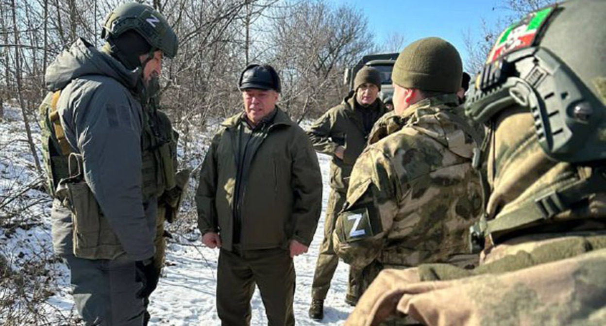 Губернатор Ростовской области Василий Голубев разговаривает с участниками спецоперации на Украине. Фото из Telegram-канала Голубева https://t.me/golubev_vu/479 Губернатор Ростовской области Василий Голубев разговаривает с участниками спецоперации на Украине. Фото из Telegram-канала Голубева https://t.me/golubev_vu/479